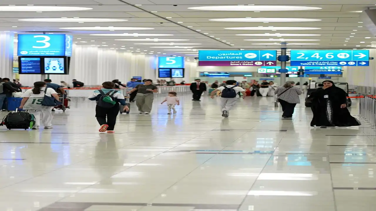 مطار دبي الدولي يستأنف حركة الرحلات جزئياً وسط عمليات إعادة التقييم الميدانية